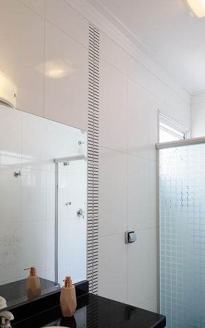 Casa à venda com 240m², 4 quartos e 4 vagas Casa à venda com 240m², 4 quartos e 4 vagasCloset