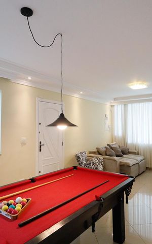 Casa à venda com 240m², 4 quartos e 4 vagas Casa à venda com 240m², 4 quartos e 4 vagasSala
