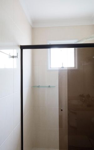 Casa à venda com 240m², 4 quartos e 4 vagas Casa à venda com 240m², 4 quartos e 4 vagasBanheiro da Suíte 2