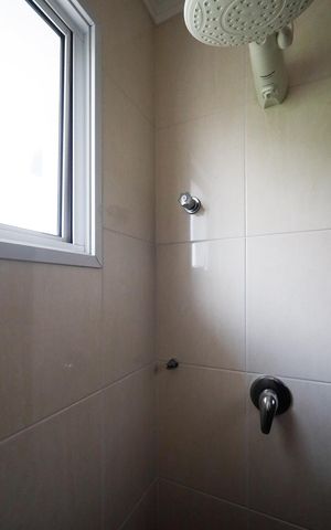 Casa à venda com 240m², 4 quartos e 4 vagas Casa à venda com 240m², 4 quartos e 4 vagasBanheiro da Suíte 2