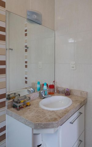 Casa à venda com 240m², 4 quartos e 4 vagas Casa à venda com 240m², 4 quartos e 4 vagasBanheiro 3