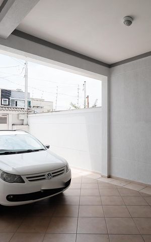 Casa à venda com 240m², 4 quartos e 4 vagas Casa à venda com 240m², 4 quartos e 4 vagasGaragem