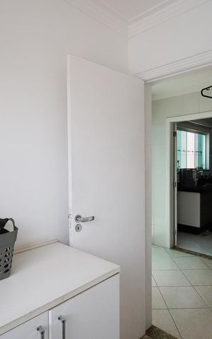 Casa à venda com 240m², 4 quartos e 4 vagas Casa à venda com 240m², 4 quartos e 4 vagasQuarto 4