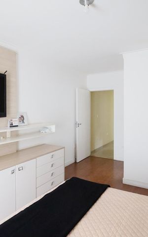 Casa à venda com 240m², 4 quartos e 4 vagas Casa à venda com 240m², 4 quartos e 4 vagasSuíte