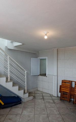 Casa à venda com 240m², 4 quartos e 4 vagas Casa à venda com 240m², 4 quartos e 4 vagasDepósito