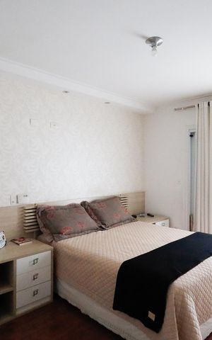 Casa à venda com 240m², 4 quartos e 4 vagas Casa à venda com 240m², 4 quartos e 4 vagasSuíte