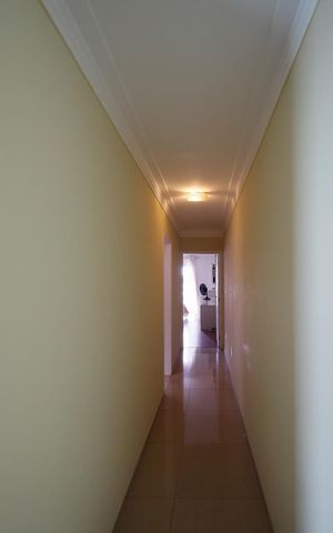 Casa à venda com 240m², 4 quartos e 4 vagas Casa à venda com 240m², 4 quartos e 4 vagasCorredor