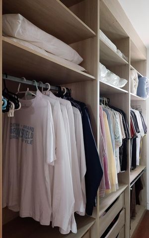 Casa à venda com 240m², 4 quartos e 4 vagas Casa à venda com 240m², 4 quartos e 4 vagasCloset