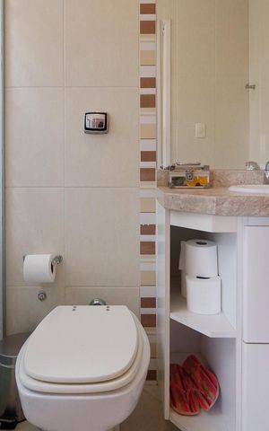 Casa à venda com 240m², 4 quartos e 4 vagas Casa à venda com 240m², 4 quartos e 4 vagasBanheiro 3