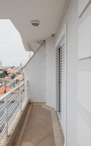 Casa à venda com 240m², 4 quartos e 4 vagas Casa à venda com 240m², 4 quartos e 4 vagasVaranda