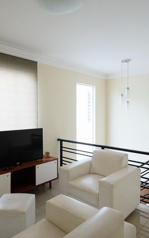 Casa à venda com 240m², 4 quartos e 4 vagas Casa à venda com 240m², 4 quartos e 4 vagasHall