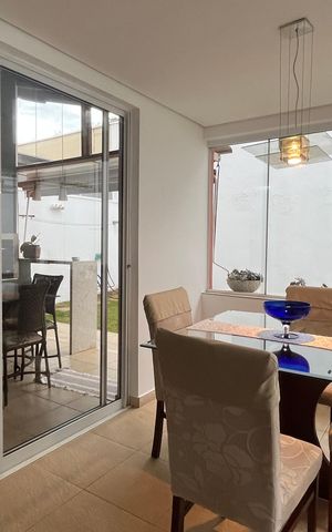 Casa de condomínio à venda com 163m², 4 quartos e 4 vagas