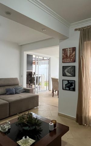 Casa de condomínio à venda com 163m², 4 quartos e 4 vagas