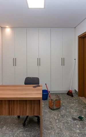 Casa à venda com 680m², 6 quartos e 8 vagasEscritório