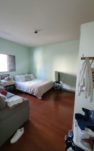 Casa à venda com 390m², 5 quartos e 2 vagas Casa à venda com 390m², 5 quartos e 2 vagasQuarto