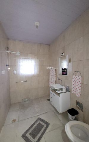Casa à venda com 390m², 5 quartos e 2 vagas Casa à venda com 390m², 5 quartos e 2 vagasBanheiro