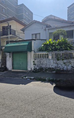 Casa à venda com 390m², 5 quartos e 2 vagas Casa à venda com 390m², 5 quartos e 2 vagasÁrea externa