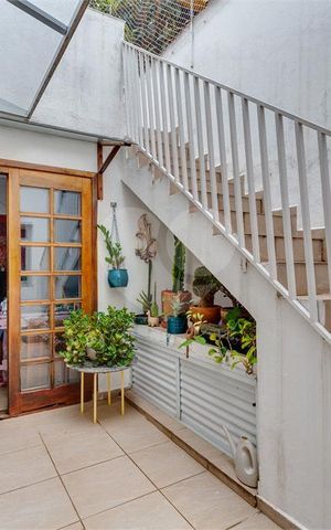 Casa de condomínio à venda com 111m², 3 quartos e 1 vaga