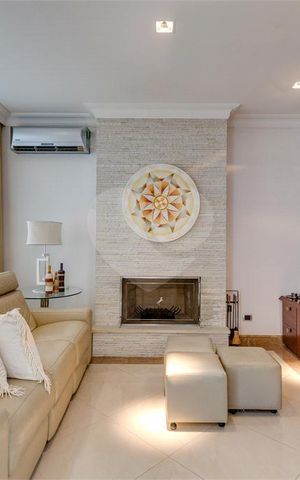 Casa à venda com 332m², 2 quartos e 2 vagas