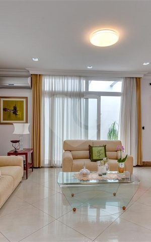 Casa à venda com 332m², 2 quartos e 2 vagas