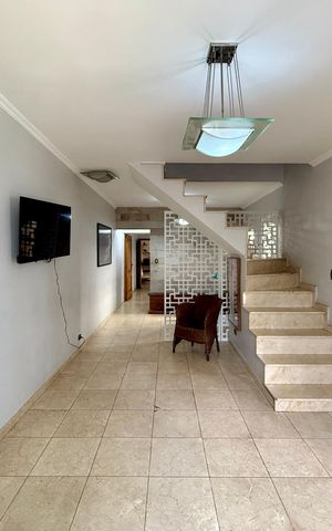 Casa à venda com 150m², 2 quartos e 1 vaga Casa à venda com 150m², 2 quartos e 1 vagaSala