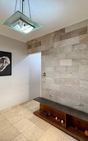 Casa à venda com 150m², 2 quartos e 1 vaga Casa à venda com 150m², 2 quartos e 1 vagaSala
