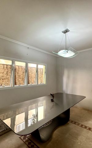 Casa à venda com 150m², 2 quartos e 1 vaga Casa à venda com 150m², 2 quartos e 1 vagaSala