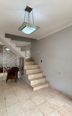 Casa à venda com 150m², 2 quartos e 1 vaga Casa à venda com 150m², 2 quartos e 1 vagaSala