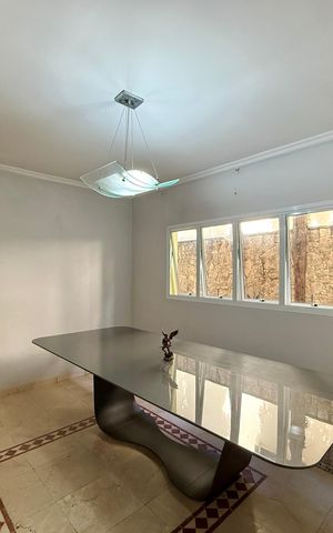 Casa à venda com 150m², 2 quartos e 1 vaga Casa à venda com 150m², 2 quartos e 1 vagaSala
