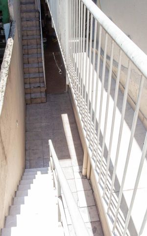 Casa à venda com 175m², 4 quartos e 2 vagasEscada