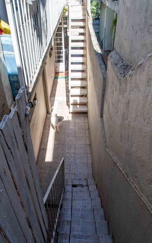 Casa à venda com 175m², 4 quartos e 2 vagasEscada