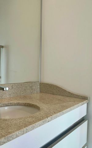 Apartamento para alugar com 55m², 1 quarto e 2 vagas Apartamento para alugar com 55m², 1 quarto e 2 vagasBanheiro da Suíte