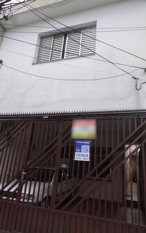 Casa à venda com 170m², 3 quartos e 2 vagasFachada