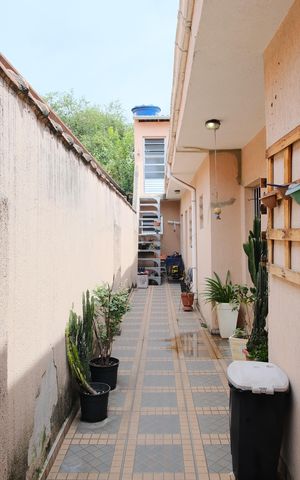 Casa para alugar com 123m², 2 quartos e 2 vagasCorredor Lateral