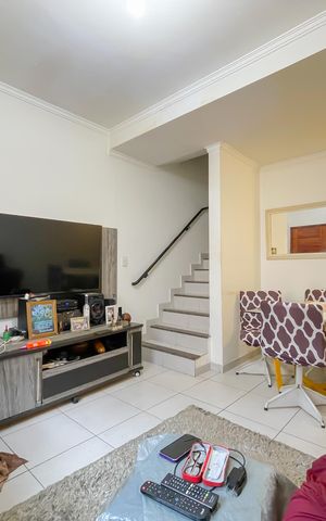 Casa de condomínio à venda com 60m², 2 quartos e 1 vaga Casa de condomínio à venda com 60m², 2 quartos e 1 vagaSala