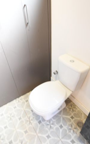Casa de condomínio à venda com 300m², 3 quartos e 2 vagasBanheiro de serviço