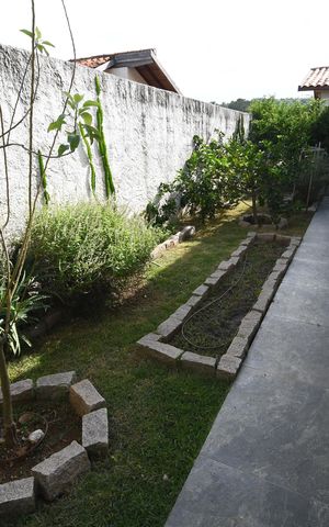 Casa de condomínio à venda com 300m², 3 quartos e 2 vagasJardim / Horta
