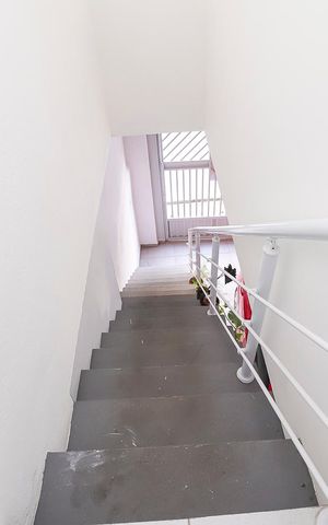 Casa para alugar com 125m², 2 quartos e sem vagaEscada