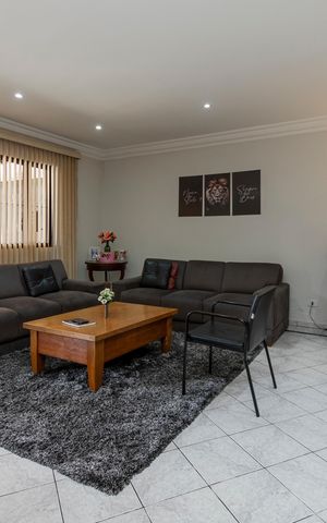 Casa para alugar com 180m², 3 quartos e 5 vagas Casa para alugar com 180m², 3 quartos e 5 vagasSala