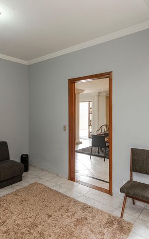 Casa para alugar com 180m², 3 quartos e 5 vagas Casa para alugar com 180m², 3 quartos e 5 vagasSala de TV