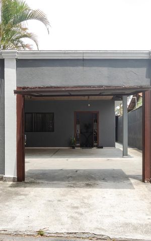 Casa para alugar com 180m², 3 quartos e 5 vagas Casa para alugar com 180m², 3 quartos e 5 vagasFachada