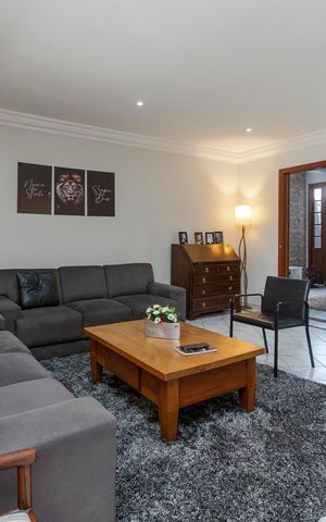Casa para alugar com 180m², 3 quartos e 5 vagas Casa para alugar com 180m², 3 quartos e 5 vagasSala