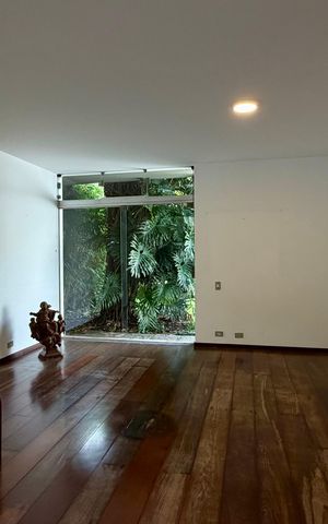Casa à venda com 290m², 4 quartos e 2 vagas