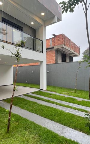 Casa à venda com 266m², 4 quartos e 2 vagas Casa à venda com 266m², 4 quartos e 2 vagasGaragem