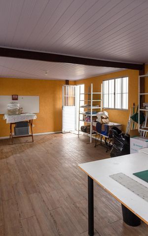 Casa à venda com 240m², 4 quartos e 3 vagasSalão