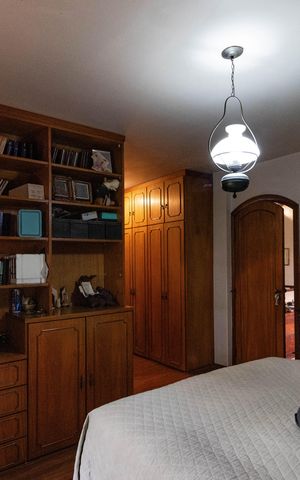 Casa à venda com 384m², 4 quartos e 2 vagas Casa à venda com 384m², 4 quartos e 2 vagasSuíte