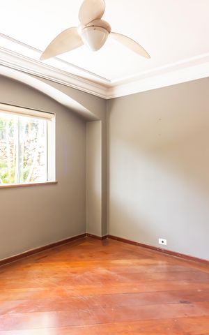 Casa de condomínio à venda com 384m², 4 quartos e 4 vagas Casa de condomínio à venda com 384m², 4 quartos e 4 vagasSala