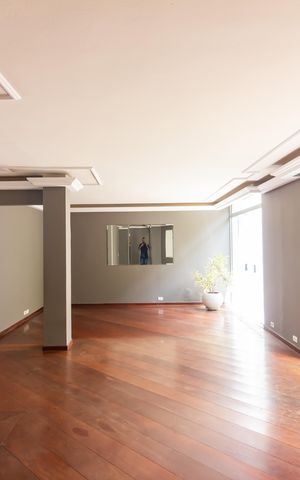 Casa de condomínio à venda com 384m², 4 quartos e 4 vagas Casa de condomínio à venda com 384m², 4 quartos e 4 vagasSala