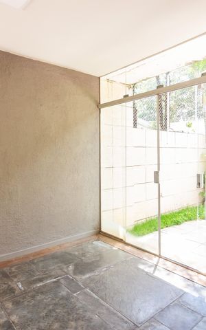 Casa de condomínio à venda com 384m², 4 quartos e 4 vagas Casa de condomínio à venda com 384m², 4 quartos e 4 vagasCopa