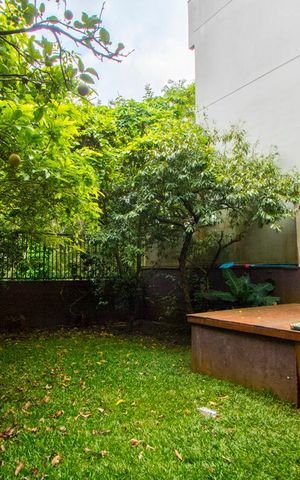 Casa à venda com 450m², 4 quartos e 6 vagas Casa à venda com 450m², 4 quartos e 6 vagasQuintal/Jardim